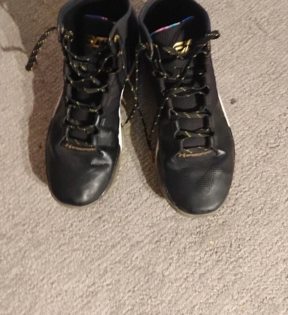 Curry 2 Elite Under Armour Men’s Black and Gold men's size 11.5